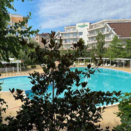 Yves 2 Bed Apart At Sun Village Sunny Beach Not Far Away From The Sea Dış mekan fotoğraf