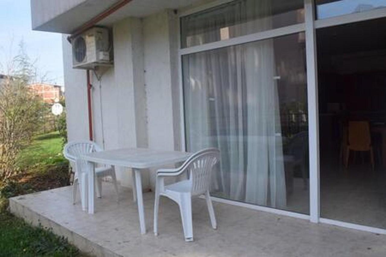 Yves 2 Bed Apart At Sun Village Sunny Beach Not Far Away From The Sea Dış mekan fotoğraf